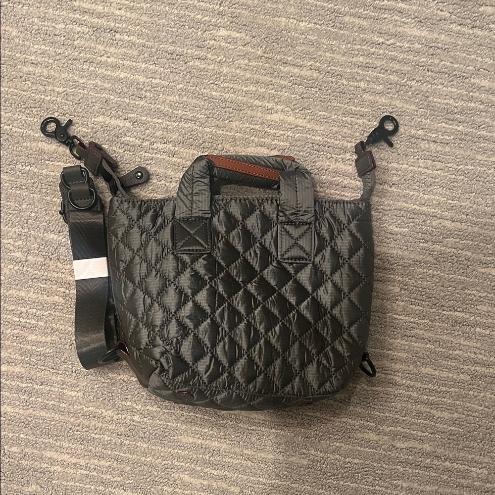 Women’s grey quilted purse with cross body strap NWOT